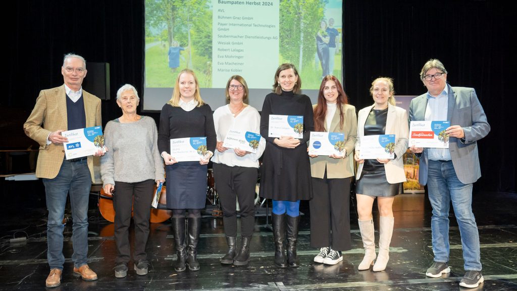 Group Picture Certificate Baumpatenschaft Graz